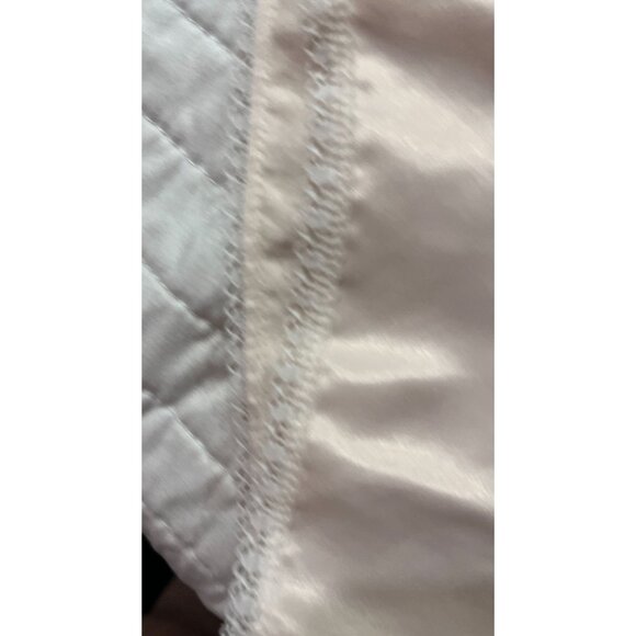 Vintage Barbizon Pink Satin Wrap Robe With Embroidered Floral Detail & Scalloped - Picture 6 of 16